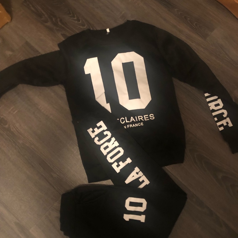 Medium warm up or jogging set Black with white